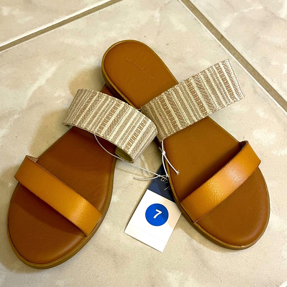 Universal Thread Flats size 7